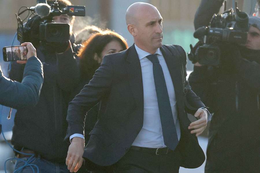 El ex presidente de la Federación Española de Fútbol Luis Rubiales llega a su juicio en los juzgados de San Fernando de Henares en Madrid