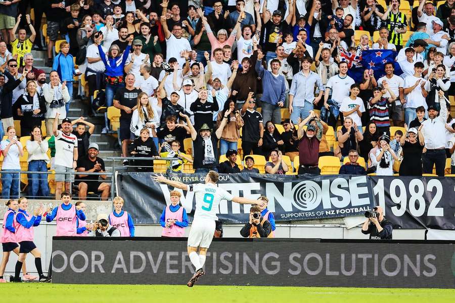 Chris Wood apontou um hat-trick