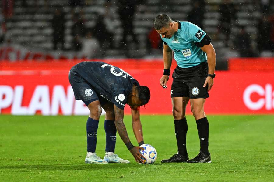Sebastián Villa, asistente en el partido Sebastián Villa, asistente en el partido