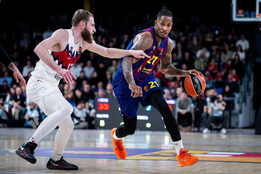 Clyburn com a bola durante o Barcelona-Baskonia