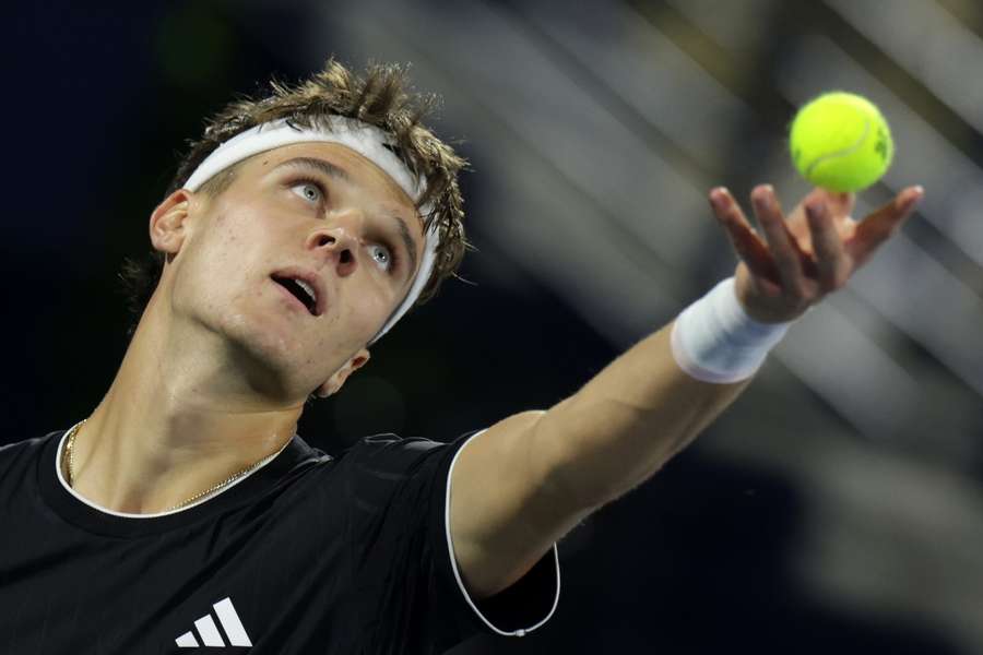 Jakub Menšík si zajistil postup do dalšího kola.