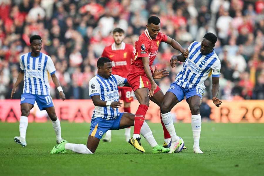 Brighton e Liverpool fizeram um jogo disputado no sul da Inglaterra