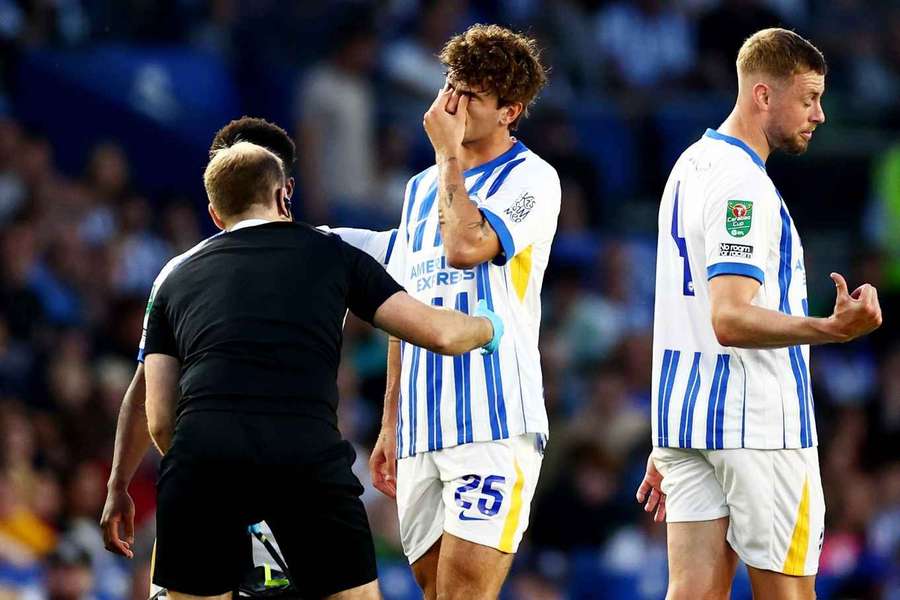 Matt O'Riley lesionou-se na estreia pelo Brighton