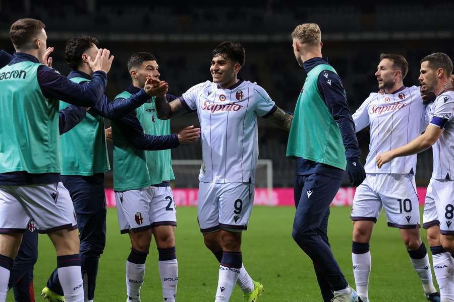 Bologna celebrate Santiago Castro's winner