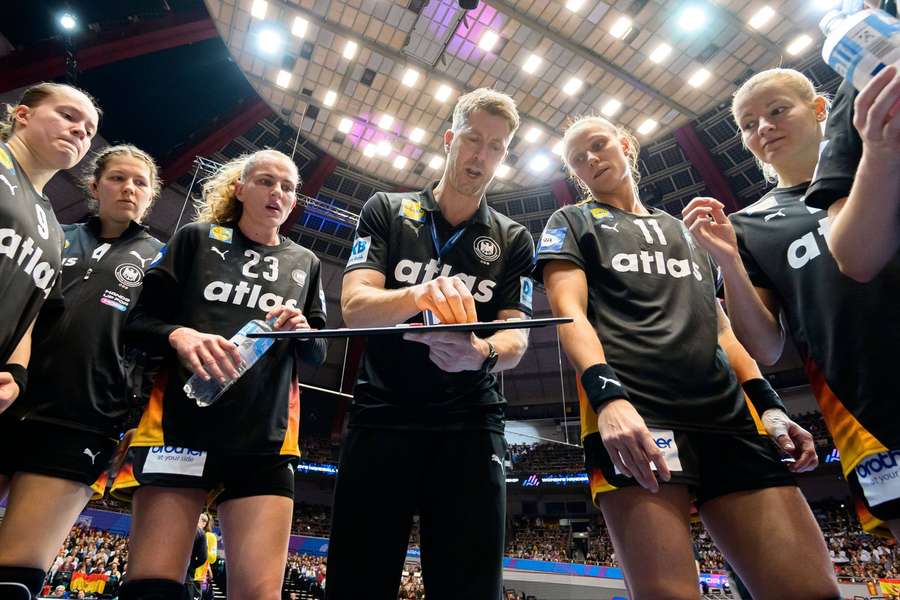 Bundestrainer Gaugisch (M.) beim Time-Out