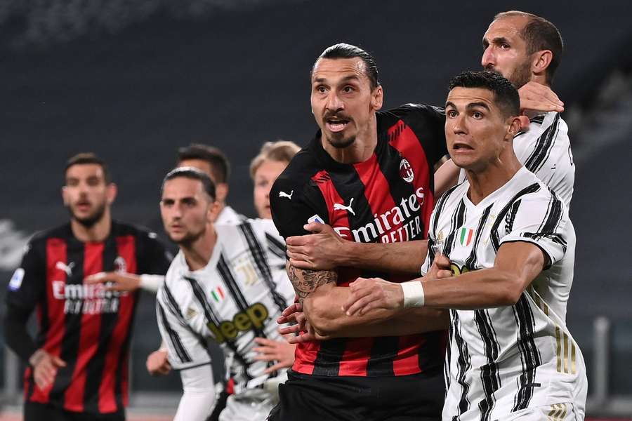Zlatan Ibrahimovic (AC Milan) și Cristiano Ronaldo (Juventus), în meciul Juventus – AC Milan, disputat la Torino pe 9 mai 2021 Zlatan Ibrahimovic (AC Milan) și Cristiano Ronaldo (Juventus), în meciul Juventus – AC Milan, disputat la Torino pe 9 mai 2021