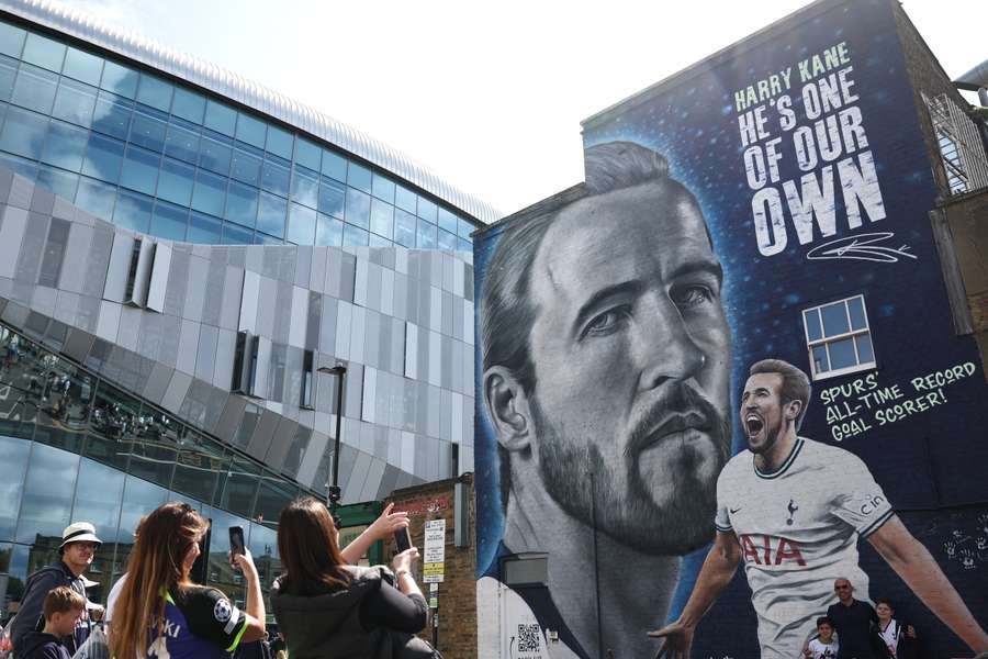 De muurschildering van Kane nabij het stadion van de Spurs