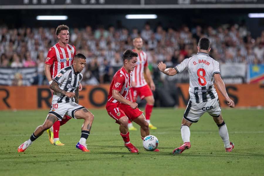 El Almería recibe al Castellón en un duelo crucial por el ascenso El Almería recibe al Castellón en un duelo crucial por el ascenso
