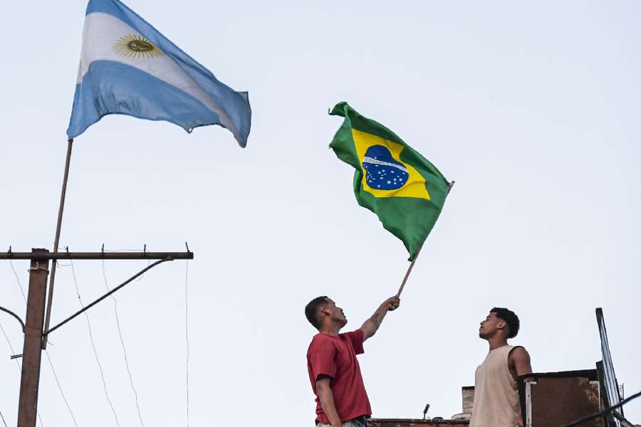 El 33 % de los aficionados brasileños quiere que gane el Mundial Argentina.