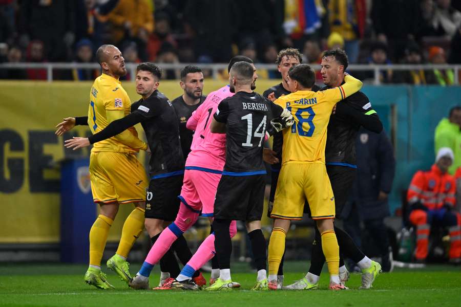 Meciul România - Kosovo din Liga Națiunilor a fost decis la ”masa verde” după ce oaspeții au părăsit terenul Meciul România - Kosovo din Liga Națiunilor a fost decis la ”masa verde” după ce oaspeții au părăsit terenul