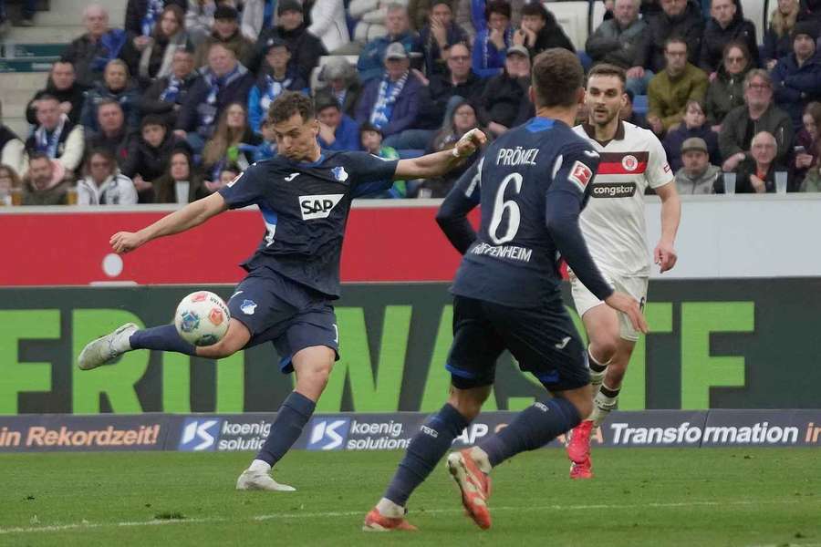 Barcelona are un avantaj față de Chelsea și Bayern München în lupta pentru Asllani