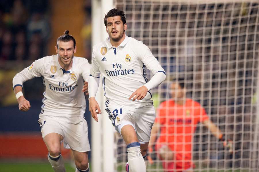 Morata celebra con Bale un gol con el Real Madrid en la temporada 2016-2017