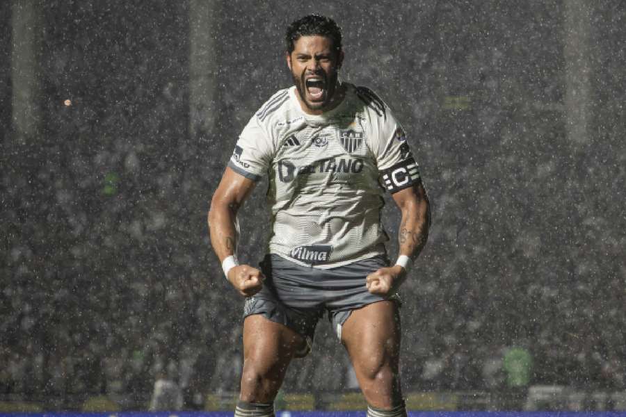 Hulk marcou no único lance que teve liberdade para finalizar de frente para o gol