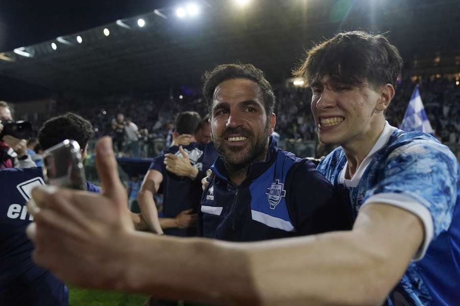 Cesc Fabregas sărbătorește alături de fani promovarea în Serie A