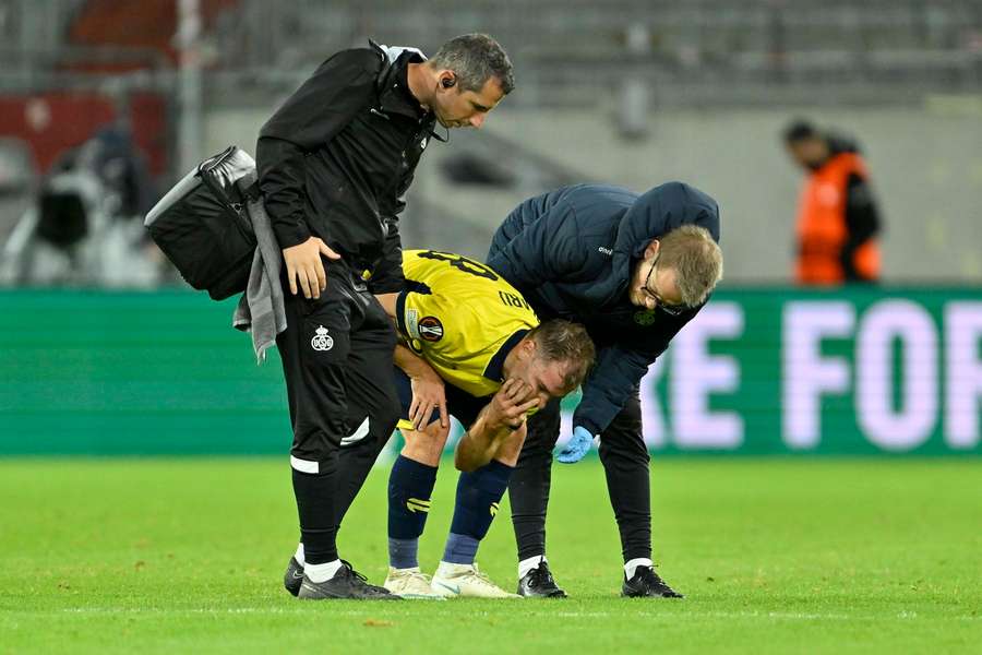 Darius Olaru părăsește terenul accidentat după doar 30 de minute în duelul Union Saint-Gilloise – Hapoel Beer Sheva, din Europa League Darius Olaru părăsește terenul accidentat după doar 30 de minute în duelul Union Saint-Gilloise – Hapoel Beer Sheva, din Europa League