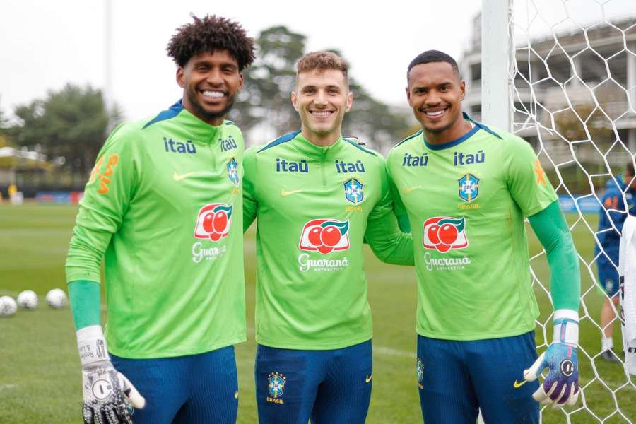 Hugo Souza, Bento e John em treino da Seleção Hugo Souza, Bento e John em treino da Seleção