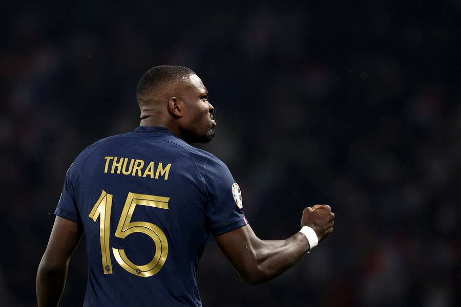 Marcus Thuram célébrant son premier but en Bleu.