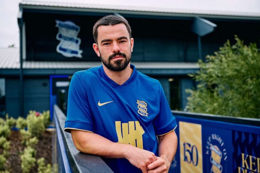 Birmingham complete the loan signing of Brighton defender Cashin
