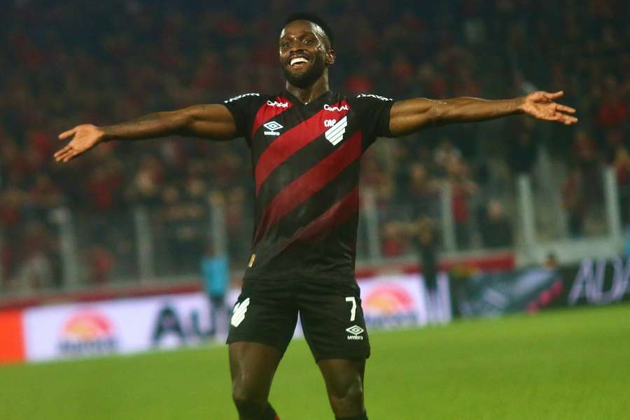 Kevin Viveros foi crucial para a virada do Athletico-PR