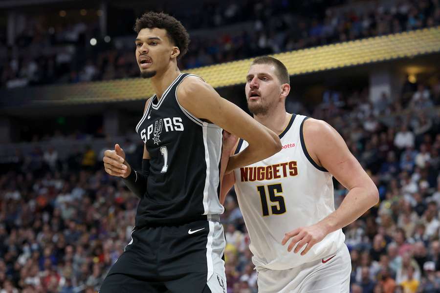 Wembanyama e Jokic a confronto