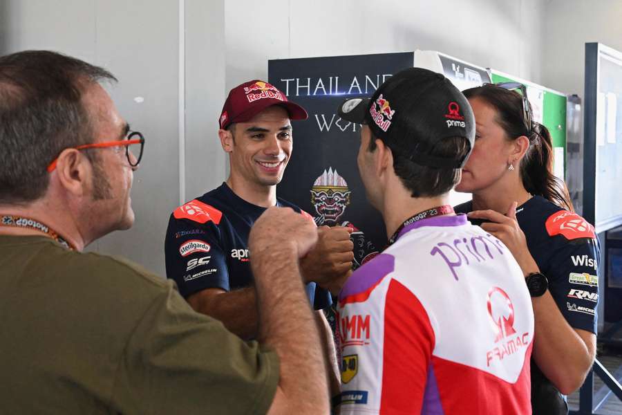 Miguel Oliveira com Johann Zarco