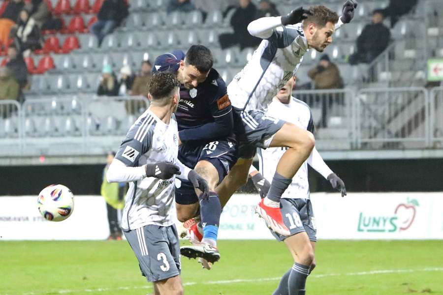 Podbrezová prehrala napriek jasnej hernej aj streleckej prevahe. Podbrezová prehrala napriek jasnej hernej aj streleckej prevahe.