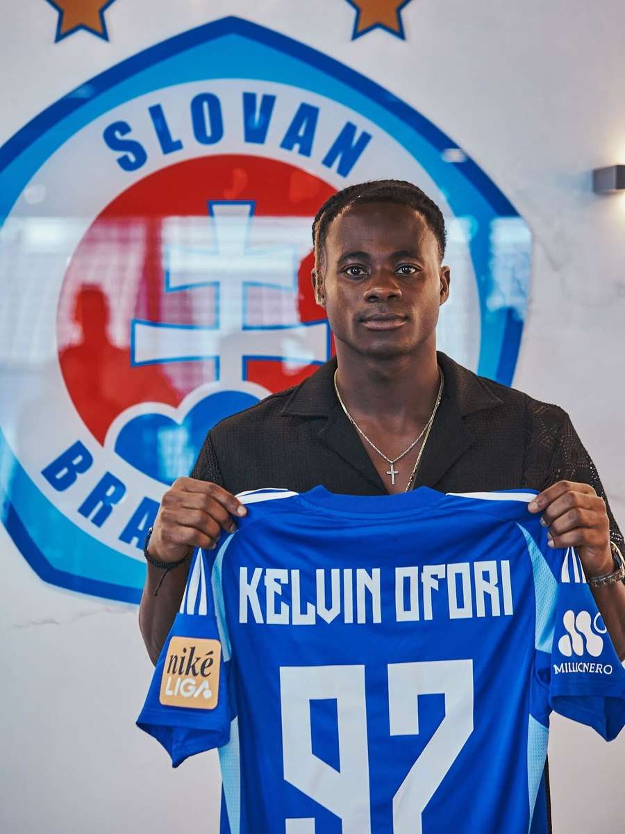 Ofori so svojím novým dresom.