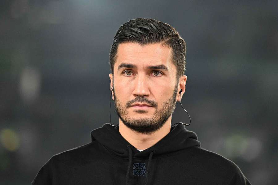 Nuri Sahin, entrenador del Borussia Dortmund, bajo presión