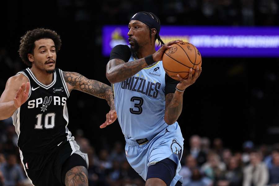 Spurs wygrali w Salt Lake City, cztery minuty i zero punktów Sochana Spurs wygrali w Salt Lake City, cztery minuty i zero punktów Sochana