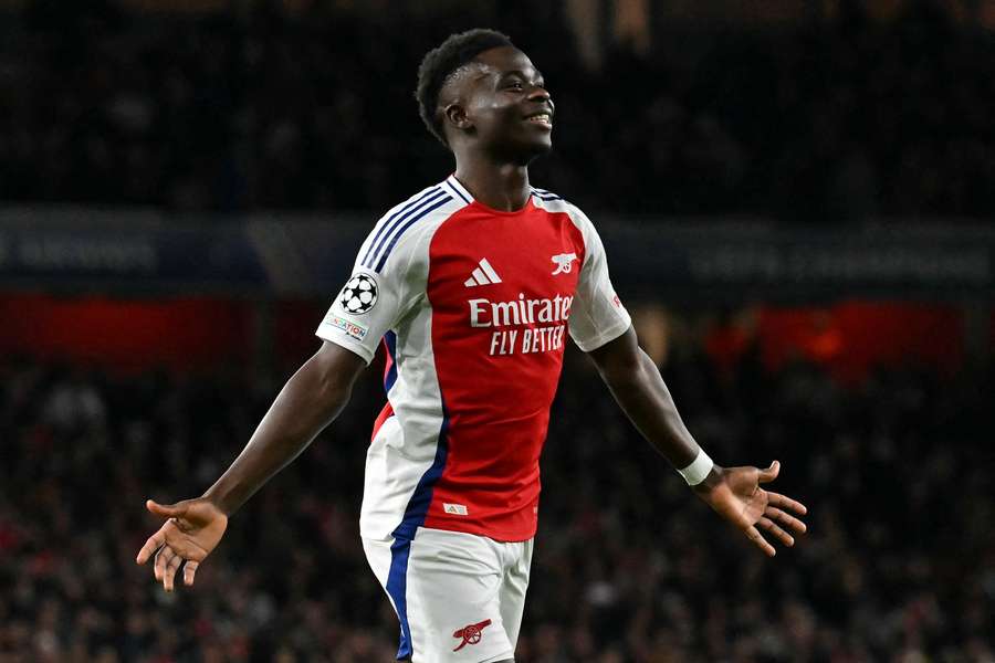 Saka garantiu a vitória do Arsenal com 2 gols contra o Monaco
