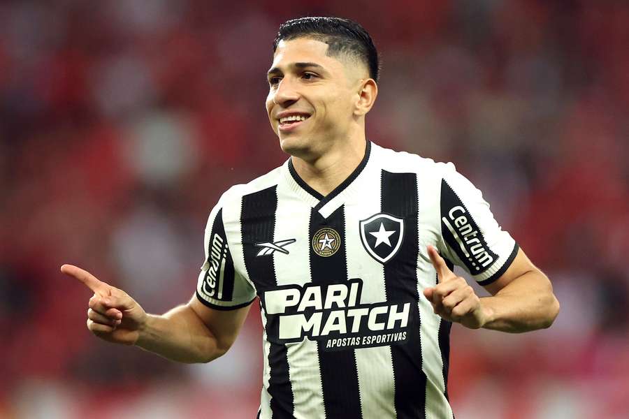 Savarino în meciul lui Botafogo cu Inter din Brasileiro Savarino în meciul lui Botafogo cu Inter din Brasileiro