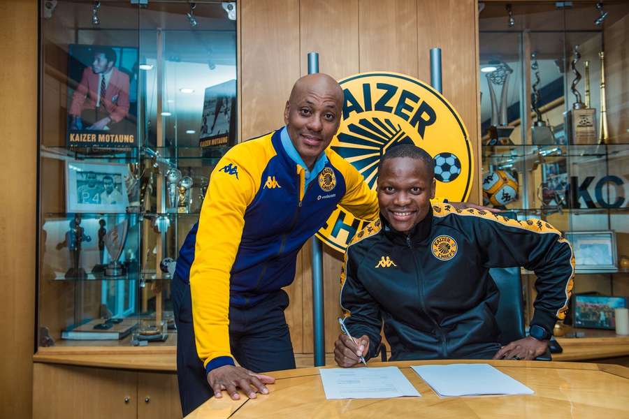 Kaizer Chiefs have signed defender Thabo Moloisane Kaizer Chiefs have signed defender Thabo Moloisane