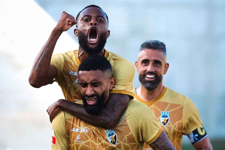 Farense continua em grande fora de casa