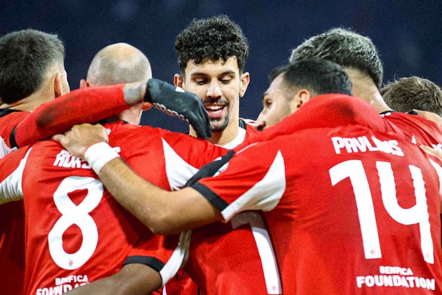 Jogadores do Benfica celebram triunfo na Madeira