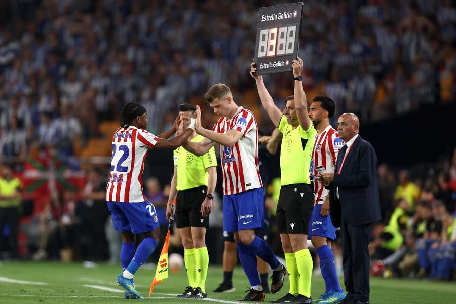 Sorloth entra por Lookman en la final de Copa