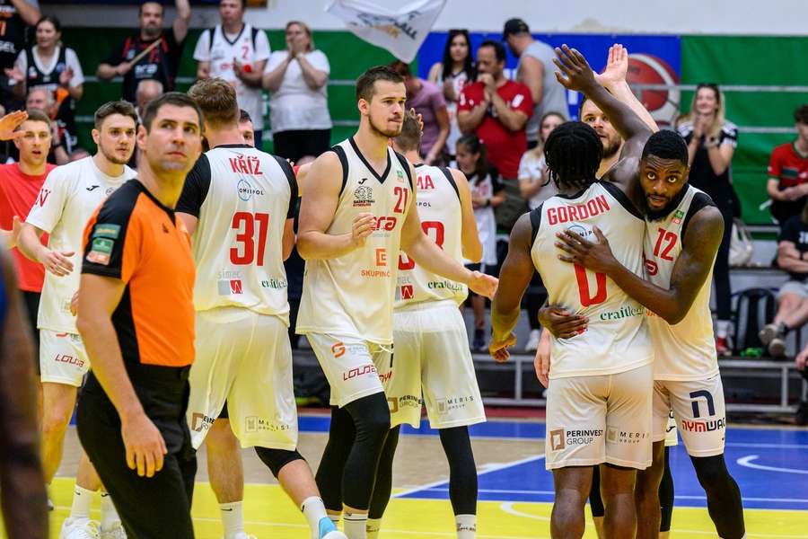 Basketbalisty Nymburka dělí jedno vítězství od 19. titulu.