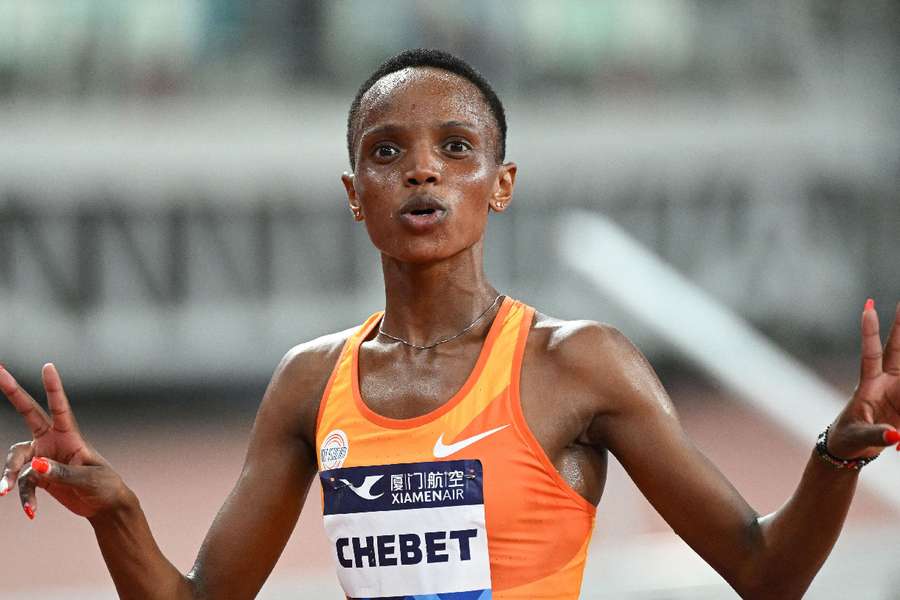 Beatrice Chebet bate el r cord del mundo de los 5 km. en ruta en