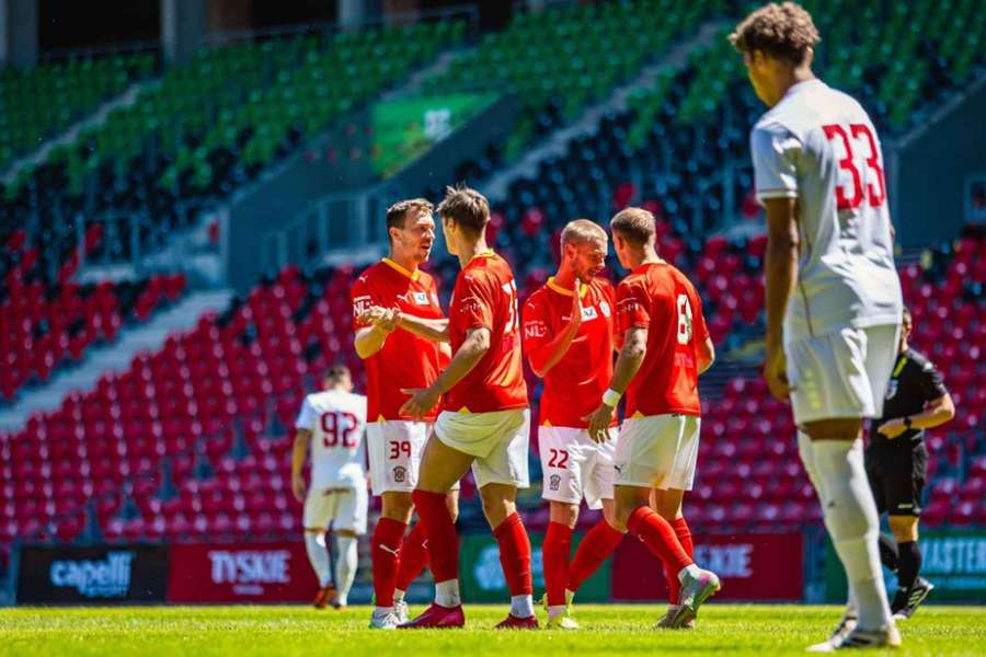 Zbrojovka Brno nastřílela na soustředění v Polsku soupeři osm branek. Zbrojovka Brno nastřílela na soustředění v Polsku soupeři osm branek.