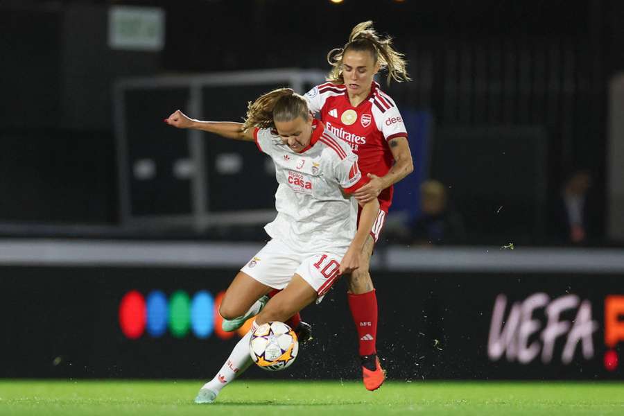 Benfica com noite difícil em Londres Benfica com noite difícil em Londres