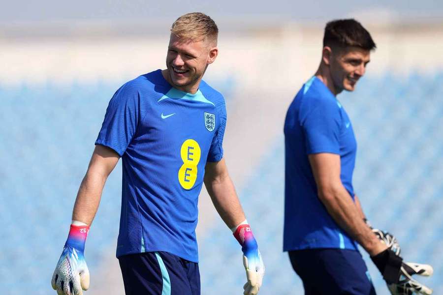 Los porteros ingleses Aaron Ramsdale y Nick Pope durante una sesión de entrenamiento el viernes 18 de noviembre de 2022. Los porteros ingleses Aaron Ramsdale y Nick Pope durante una sesión de entrenamiento el viernes 18 de noviembre de 2022.