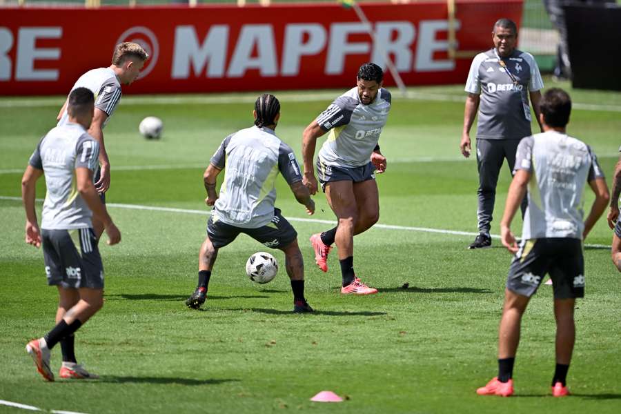 Hulk e Otávio durante treinamento do Atlético-MG em 2024