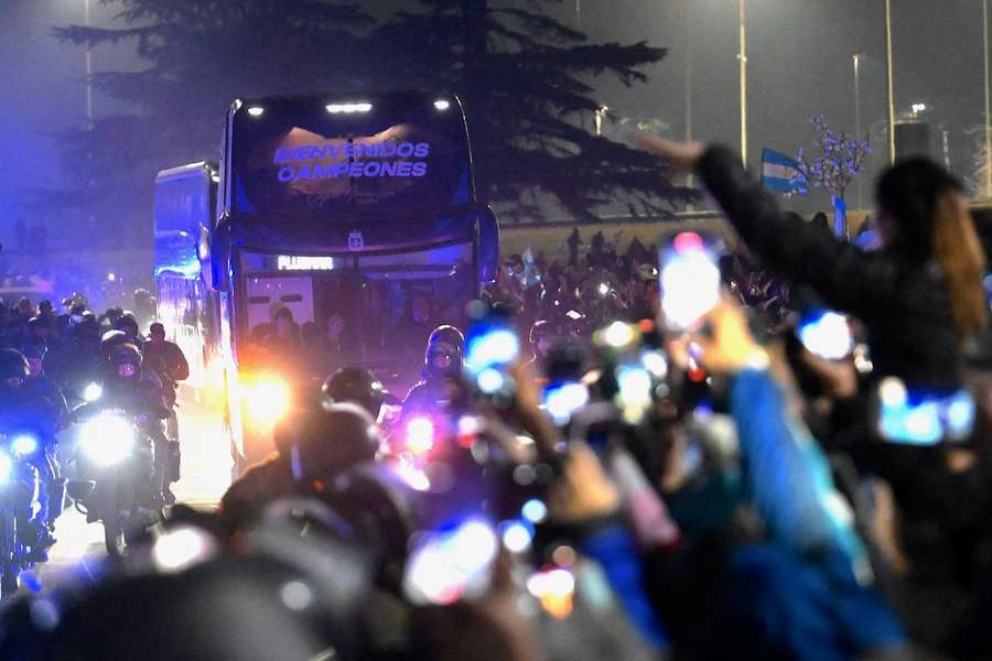 Die argentinischen Copa-Sieger sind in der Heimat begeistert empfangen worden.