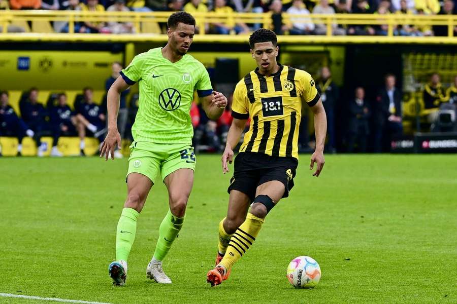 Nmecha (li.) im Mai noch gegen den BVB gespielt - ab der neuen Saison für die Dortmunder?