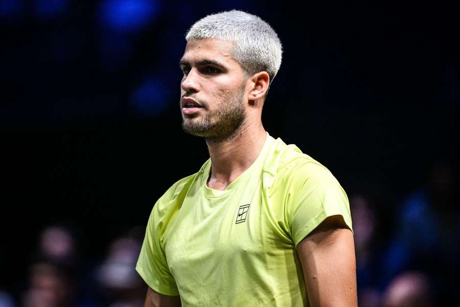 Carlos Alcaraz scheitert überraschend. Carlos Alcaraz scheitert überraschend.