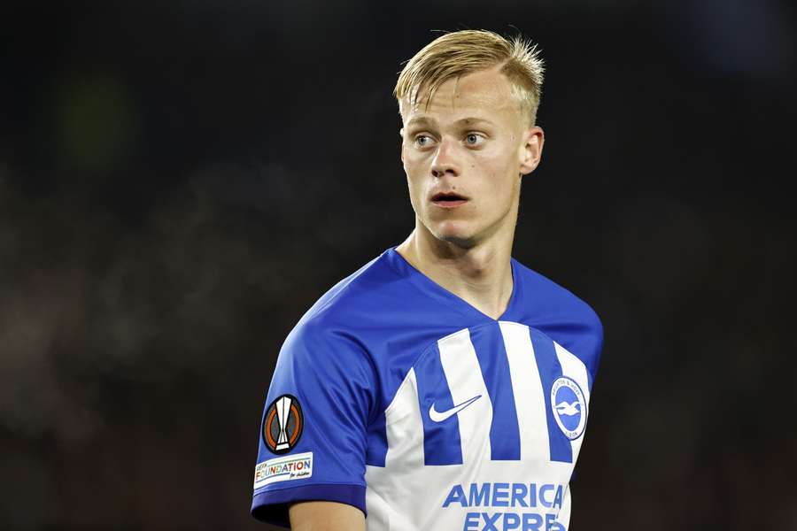 Jan Paul van Hecke ligt nu tot 2027 onder contract in Brighton