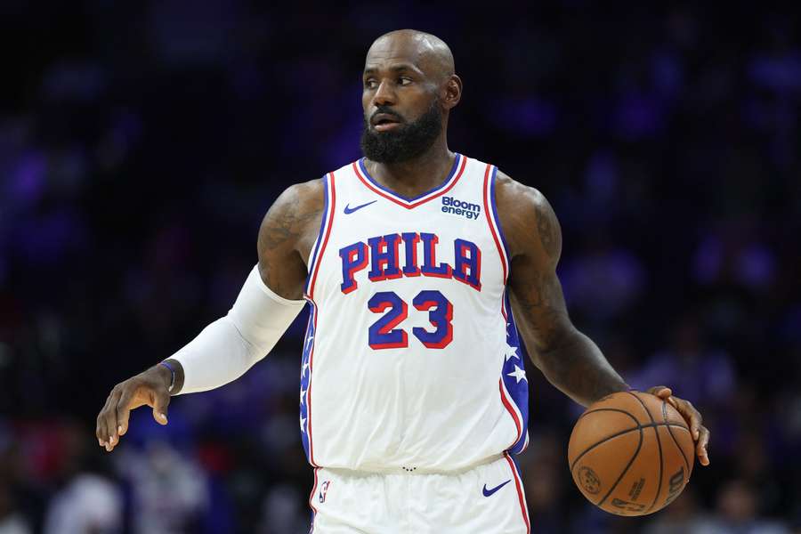 LeBron James, con su nuevo uniforme en la NBA LeBron James, con su nuevo uniforme en la NBA