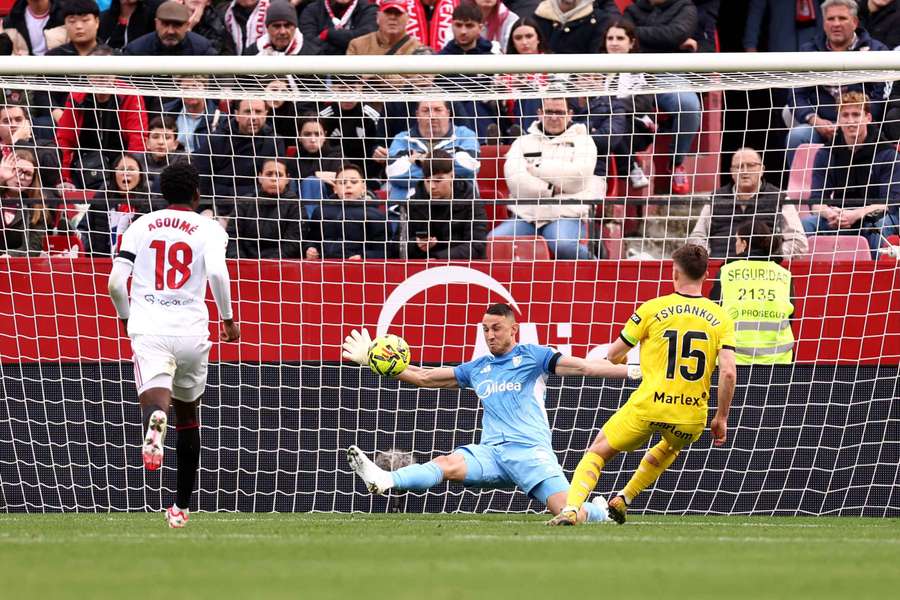 Odysseas Vlachodimos frena a Tsygankov