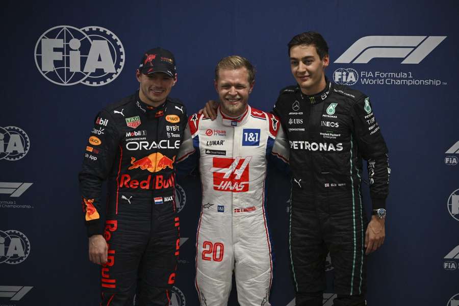 Haas-coureur Magnussen pakt pole in chaotische kwalificatie, Verstappen tweede