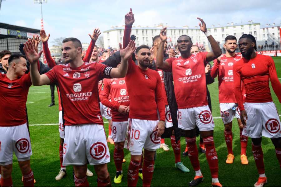 Brest celebra vitória emocionante sobre o Metz pela Ligue 1 