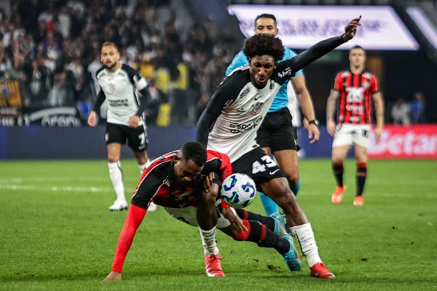 Corinthians e Vitória não saíram do 0 a 0 na Neo Química Arena
